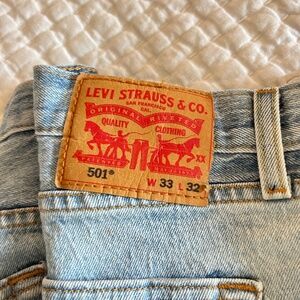 LEVI'S 33/32 STONE WASHED NWT